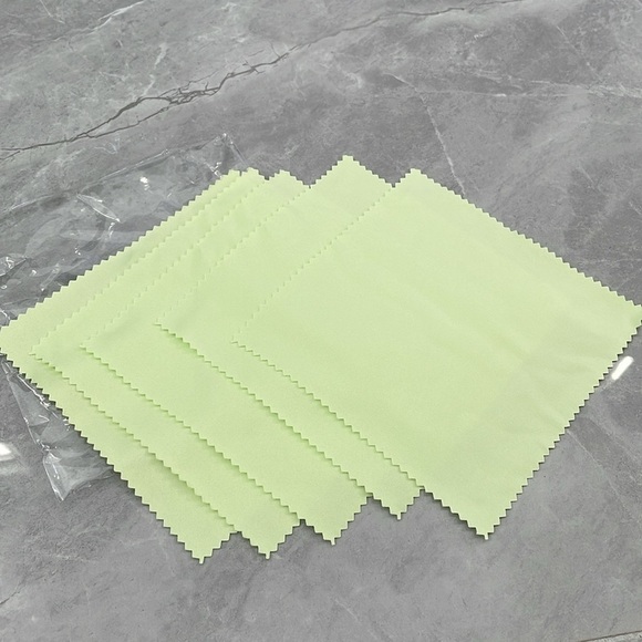 5 Pack of Small Screen or Glasses Cleaning Cloths - Picture 1 of 9
